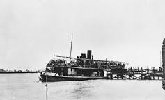 HMS Julnar loading troops