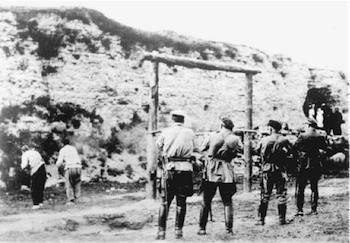 Bolsheviks_execute_counter_revolutionaries